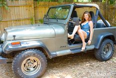 Tessa - Chicks Love Jeeps