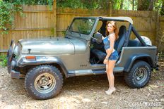 Tessa - Chicks Love Jeeps