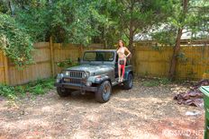 Tessa - Chicks Love Jeeps