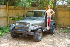 Tessa - Chicks Love Jeeps