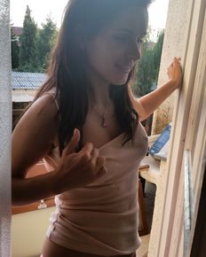 Sweet Brunette Amateur Nude Set