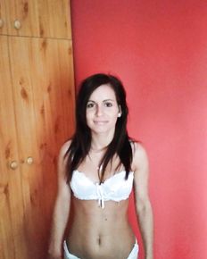 Sweet Brunette Amateur Nude Set