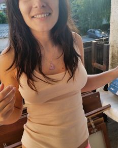 Sweet Brunette Amateur Nude Set