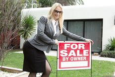 Sarah Vandella - Her First Big Sale