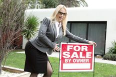 Sarah Vandella - Her First Big Sale