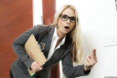 Sarah Vandella - Her First Big Sale