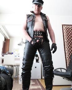 Finnish leather fetish pornmodel Juha Vantanen