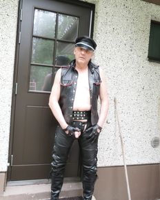 Finnish leather fetish pornmodel Juha Vantanen