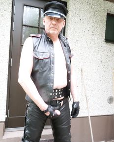 Finnish leather fetish pornmodel Juha Vantanen