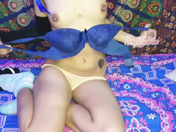 barely legal साल की जवान देसी लडकी ने अपना एमएमएस बना के अपने बॉयफ्रेंड को भेजा.