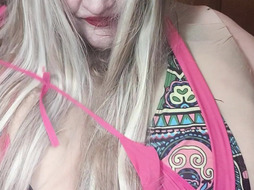 See Susi in cocktaildress