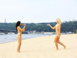 Sensual nude beach girl gets