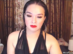 Brunette babe with make up webcam