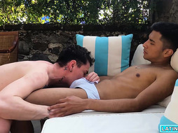 Axxl Mart trying to seduce Axel Yerel