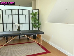 Massaging bitches love playing in 3way while fingering