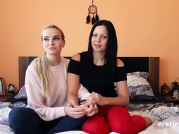 Ersties - Heißes lesbisches Date mit Victoria P und Julia P