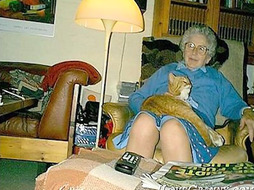 Old grandma with long boobs masturbates her cunt