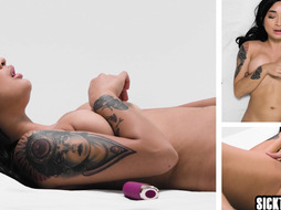 Asian babe Avery Black pleased herself