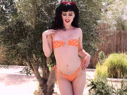 Carmen Vega showing amazing bubble butt