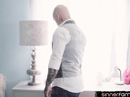 Tanlined latina stepdaughter welcomes lucky DILF