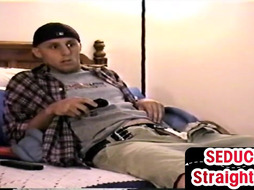 Amateur str8 guy gets sucked by gay DILF 1st time at home