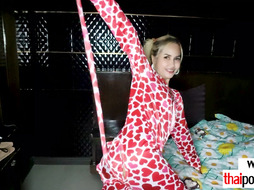 Amateur Thai teen dildoing her hot butt