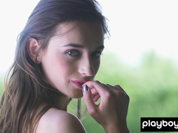 Shining Ukrainian babe reveals her boobs