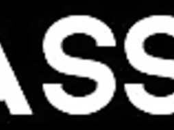 The big ass MILF Slimthick Vic wants to deep throat a hunk dude before fucking