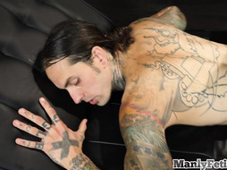 Mesmerized office jock in fishnets fucks ass of his boss