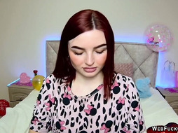 Hot redhead amateur babe on webcam