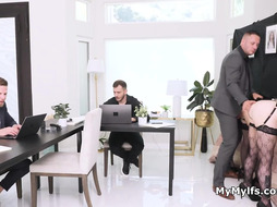 Freeuse Secretaries Drain Busy Bosses